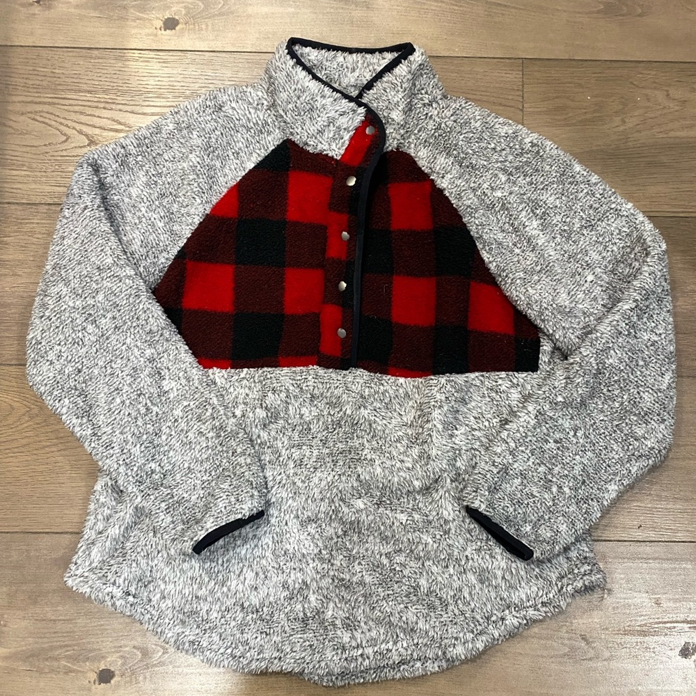 Maurice’s Soft Grey Sherpa + Buffalo Plaid Pullover | Large | NWT